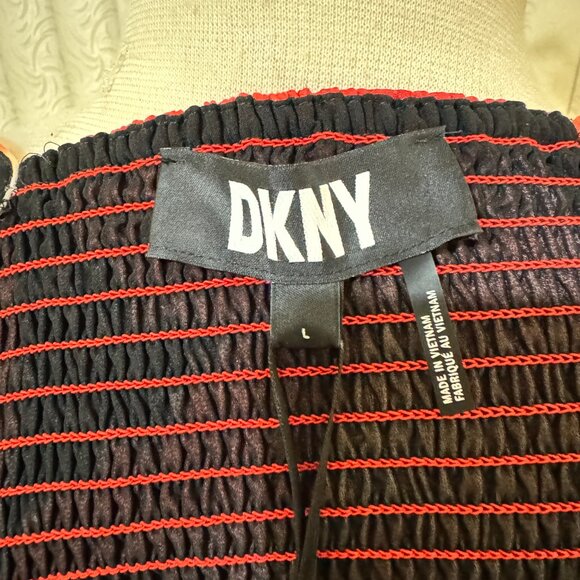 Cropped Blouse. Red/Blalck/Cream Print Short Puff Sleeves with Elastic Back. NWT - Picture 5 of 5